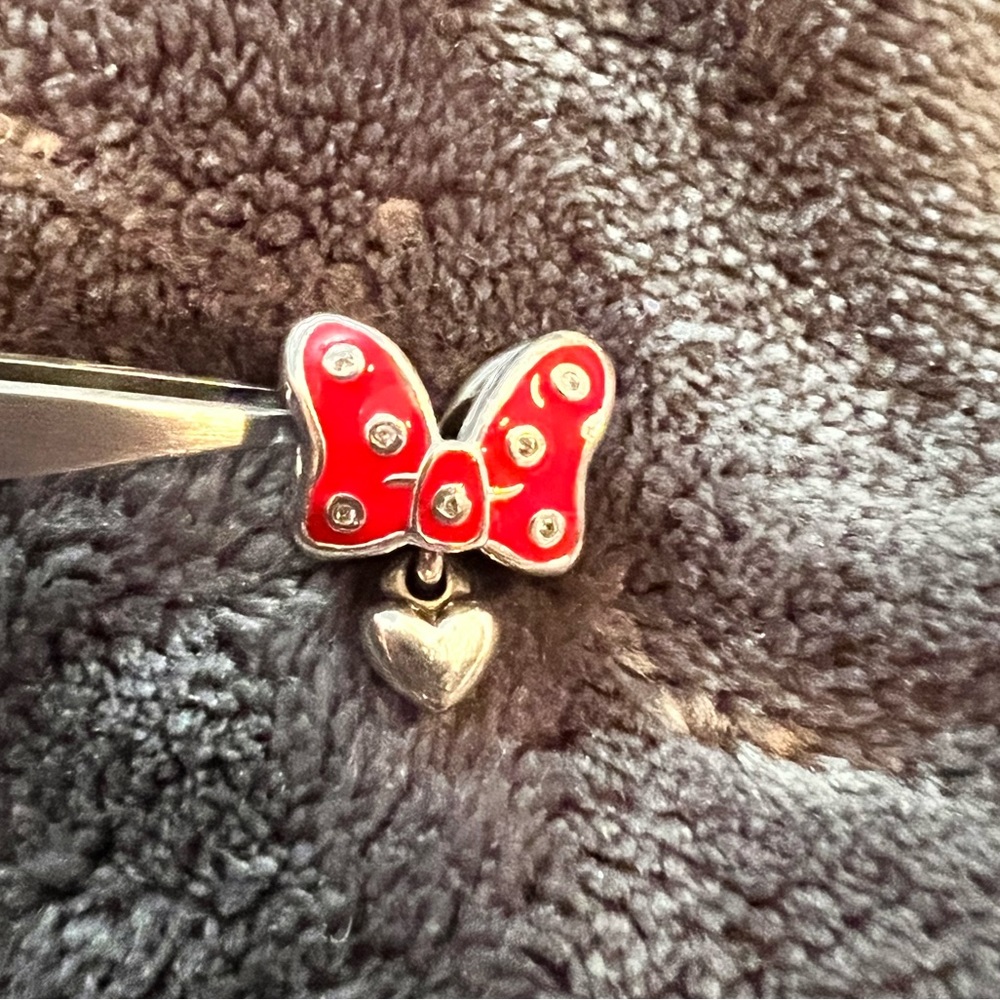 Pandora Minnie Mouse Red Bow with Dangle Heart Charm